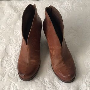 Korks 7M distressed leather heeled ankle boots